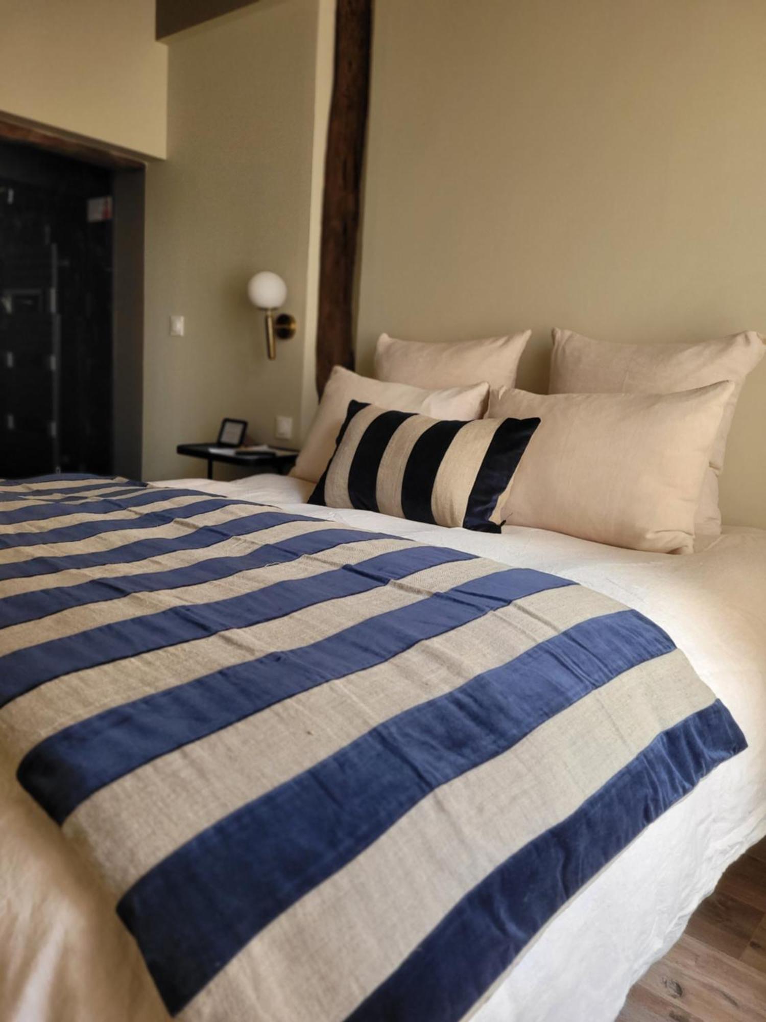 Bed and Breakfast Tresors De Sens Habitación foto